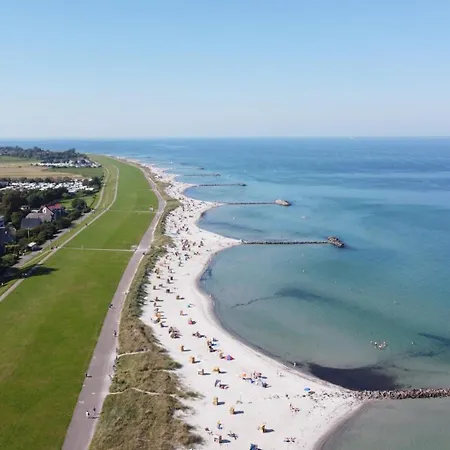 شقة Ferienwohnung 100 M Zum Schoenberger Strand Mit Terrasse *